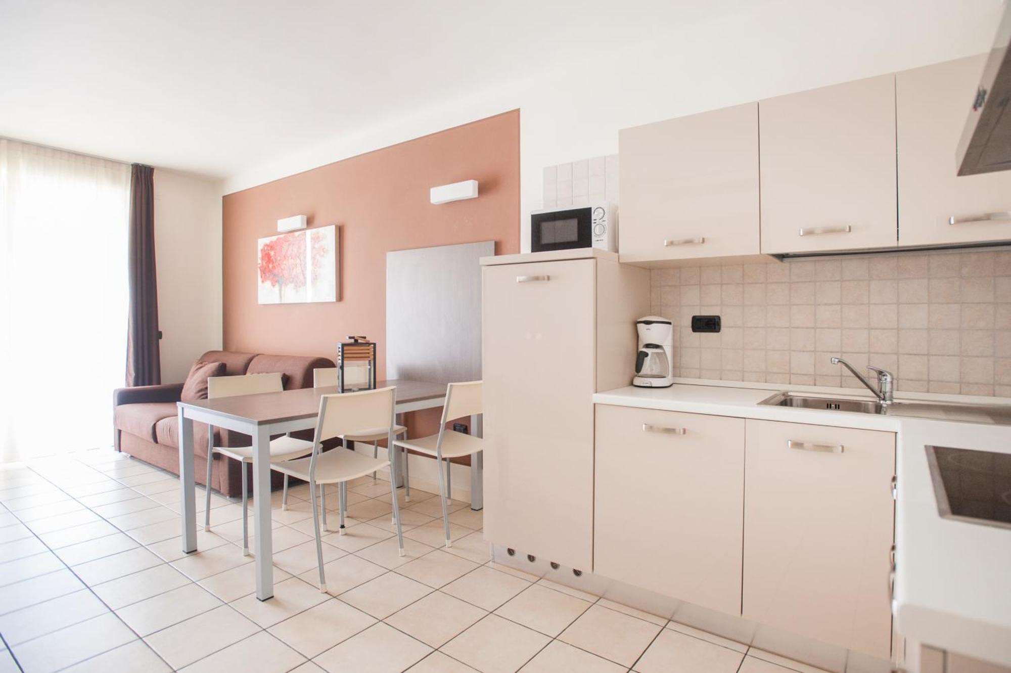 Residence Maroadi Torbole Sul Garda Eksteriør billede