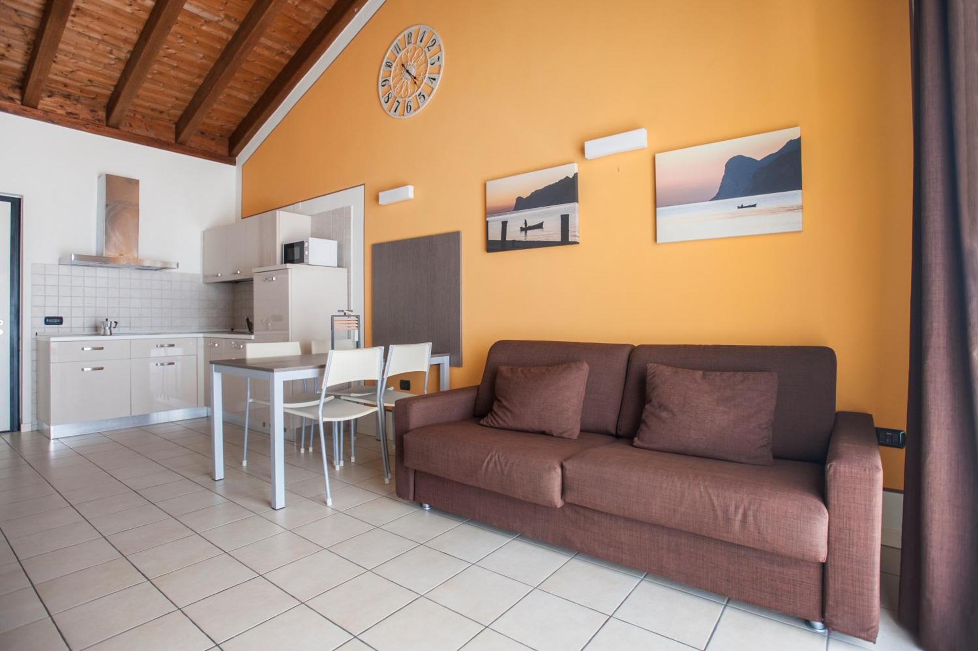 Residence Maroadi Torbole Sul Garda Eksteriør billede