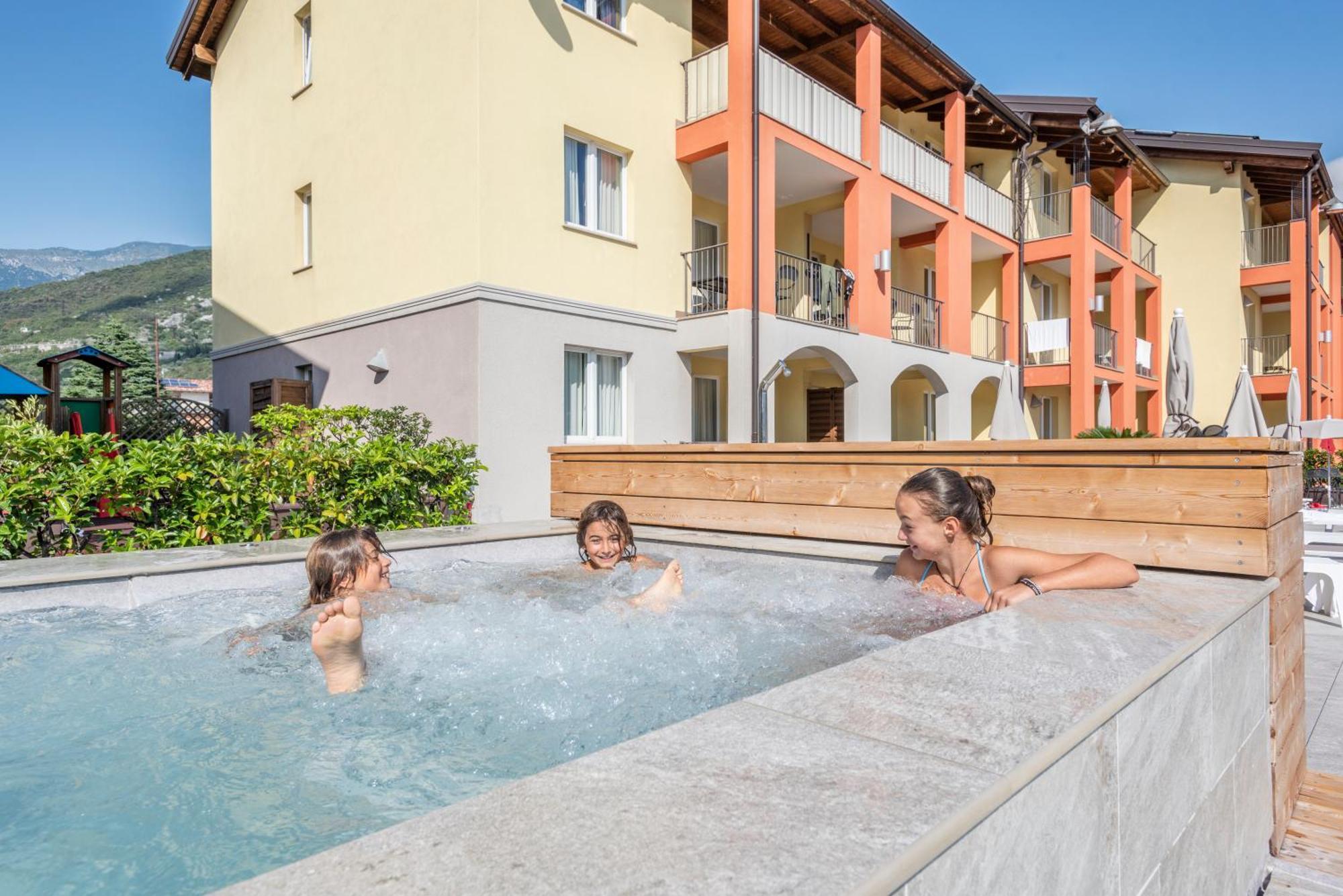 Residence Maroadi Torbole Sul Garda Eksteriør billede